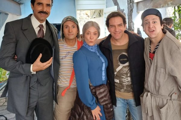 Sebastián Moncayo, el actor ecuatoriano que triunfa en la serie “Chespirito: Sin querer queriendo”