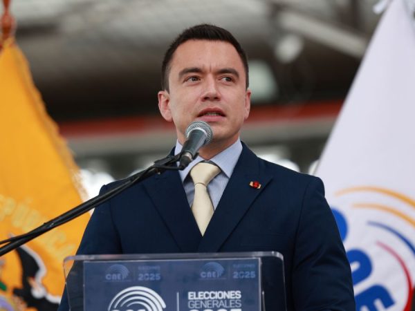 Secretaría de Comunicación advierte sobre video falso del Presidente Daniel Noboa promocionando supuesta plataforma financiera. (Presidencia de Ecuador).