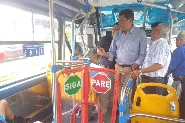 ¿Seguirán los torniquetes en los buses Este 5 de junio se define su futuro