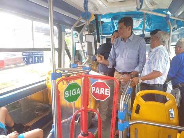 ¿Seguirán los torniquetes en los buses Este 5 de junio se define su futuro