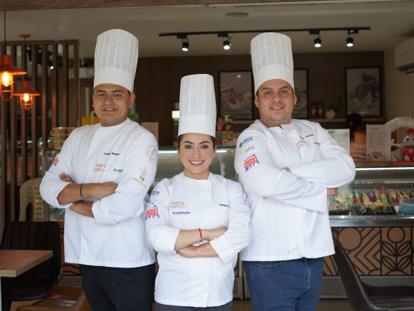 Cristian Salazar, Verónica Jiménez y Marco Andrade, conforman el equipo de Ecuador.