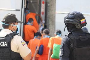 El Estado traslada a 26 reos para desarticular planes criminales desde las cárceles de Guayaquil