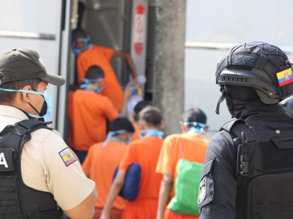 El Estado traslada a 26 reos para desarticular planes criminales desde las cárceles de Guayaquil