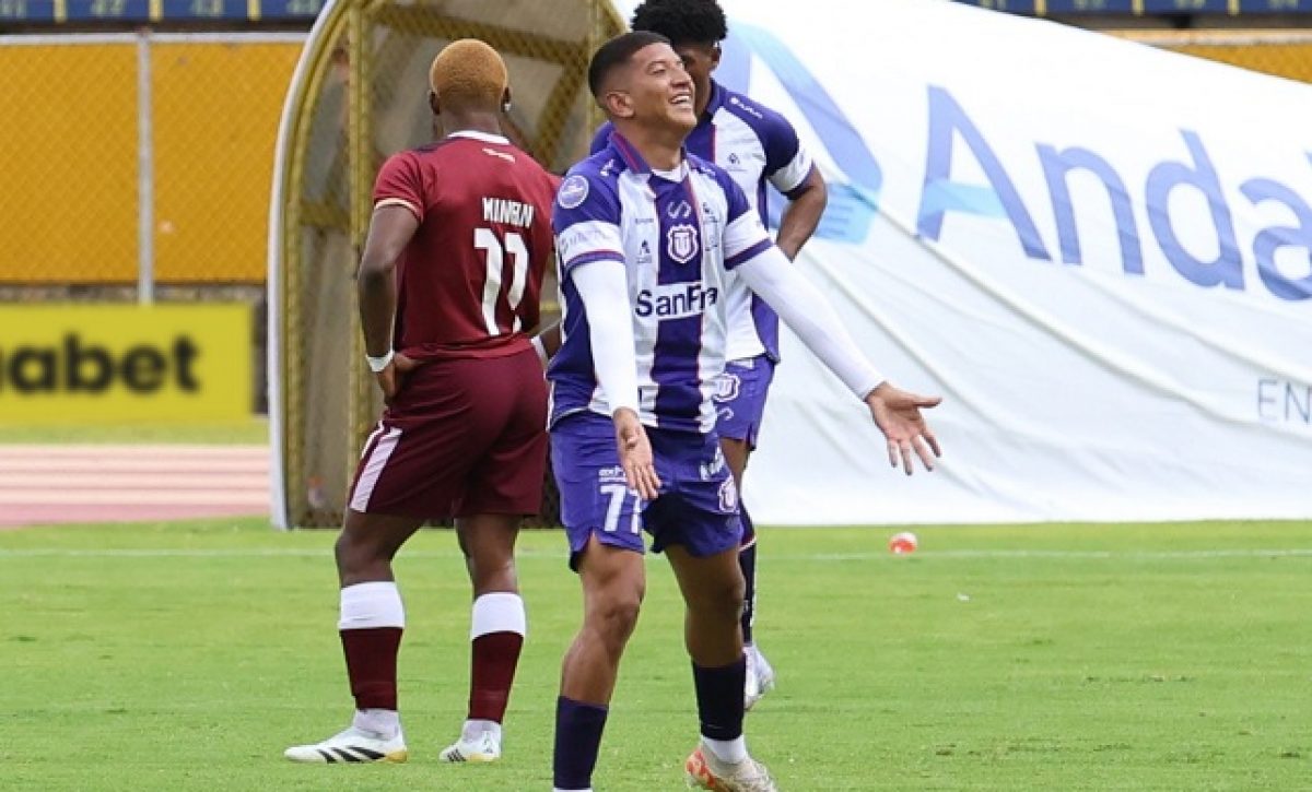 Dixon Vera marca el gol que da oxígeno al ‘Rodillo Rojo’ en el Atahualpa.