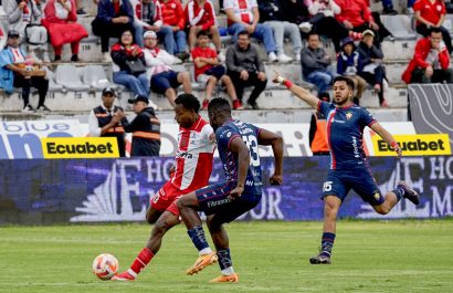 Técnico Universitario y El Nacional empatan sin goles en Ambato.