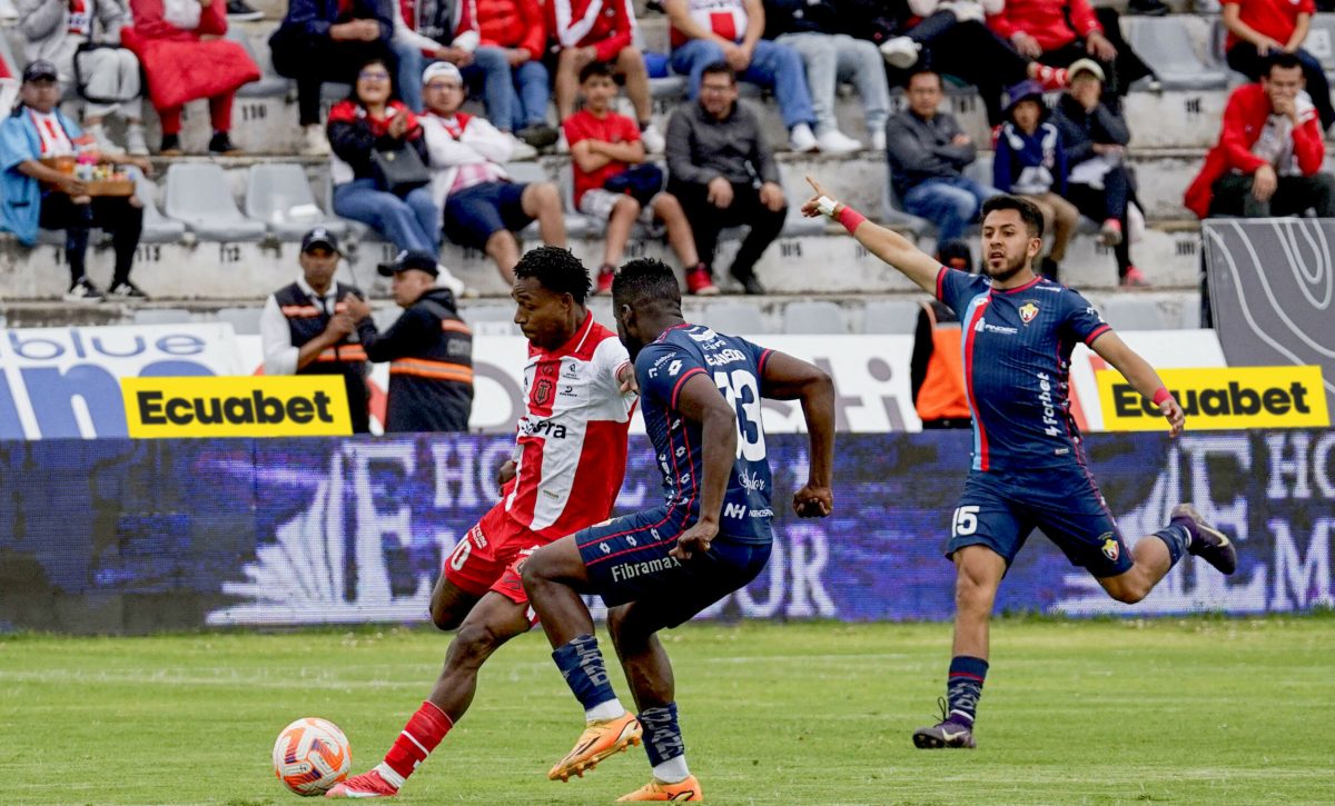 Técnico Universitario y El Nacional empatan sin goles en Ambato.
