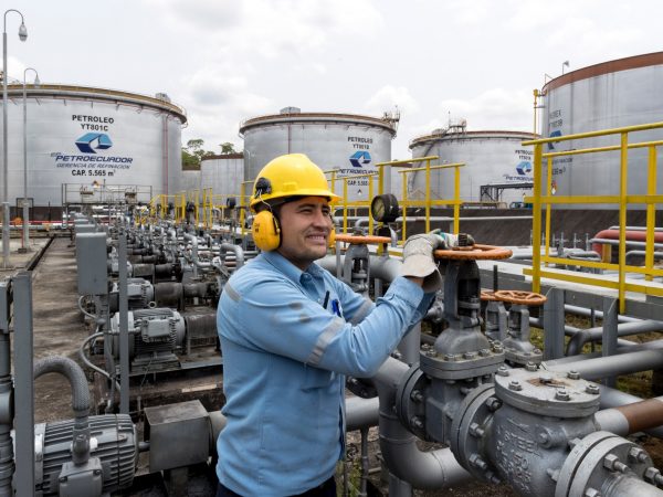 Trabajadores de Petroecuador rechazan recorte masivo y alertan sobre graves riesgos para la producción y exportación petrolera