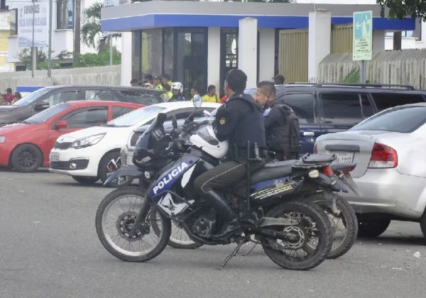 Un artefacto explosivo fue detonado frente a la vivienda de Gustavo Samaniego, alcalde del cantón San Lorenzo, en la provincia de Esmeraldas,