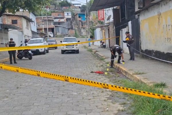 Un hombre asesinado dejó un ataque armado el mediodía de este martes en el sector Villas de Los Choferes, parroquia San Pablo, en Portoviejo.