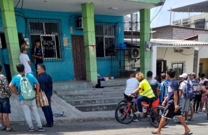 Un hombre fue asesinado en el portal de una vivienda en pleno centro de Manta.