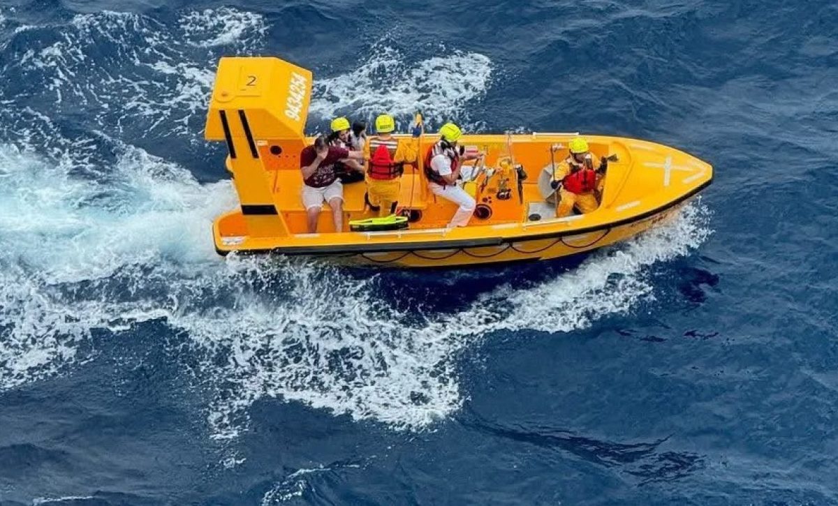 Un hombre se lanzó al mar, desde un crucero, en Disney para rescatar a su hija de cinco años que cayó desde la cuarta cubierta del barco,