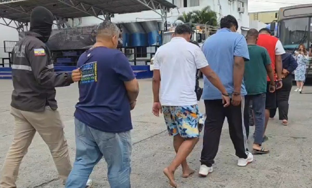 Un juez de Garantías Penales de la Unidad de Delitos Flagrantes de Guayaquil ordenó prisión preventiva para siete personas.