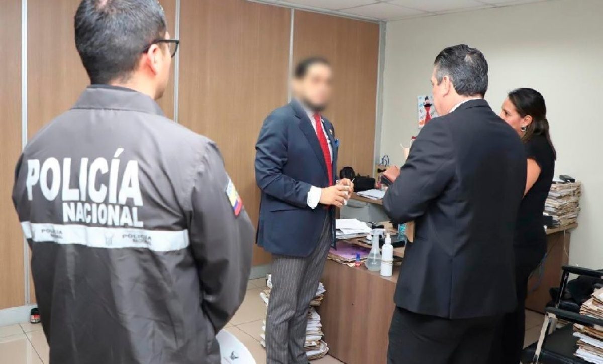 Un juez de la Unidad Penal Norte de Guayaquil resultó aprehendido el 29 de julio de 2025. Se trata de un operativo conjunto