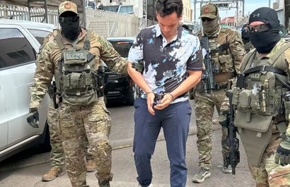 Un juez federal en Hermosillo, Sonora, ordenó llevar a juicio al exboxeador Julio César Chávez Jr. por los delitos de tráfico de armas