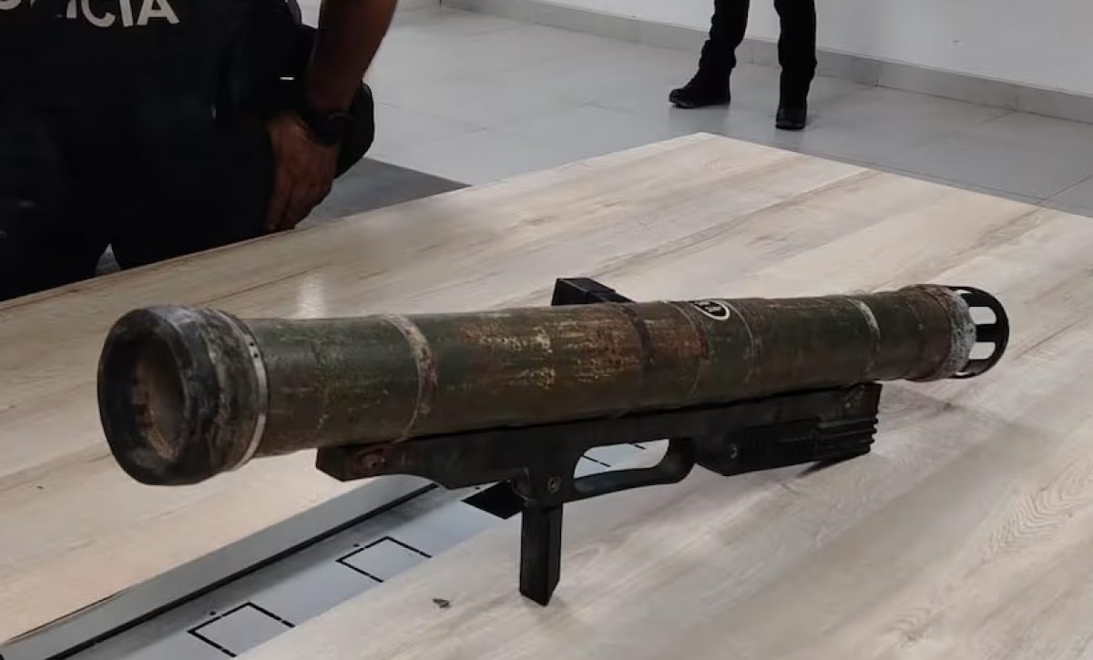 Un lanzagranadas, arma de alto poder destructivo, presuntamente de origen europeo se encontró durante un patrullaje en el distrito Nueva Prosperina