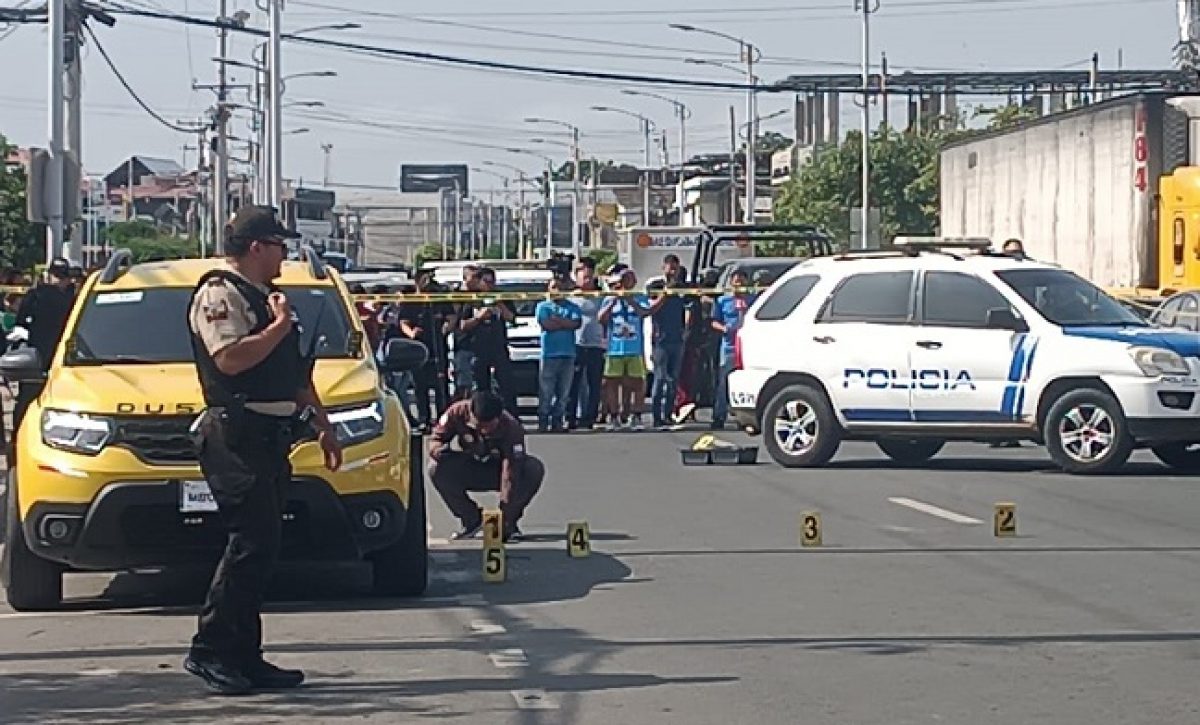 Un taxista identificado preliminarmente como Jhonny Flores, de aproximadamente 38 años, fue asesinado de varios disparos.