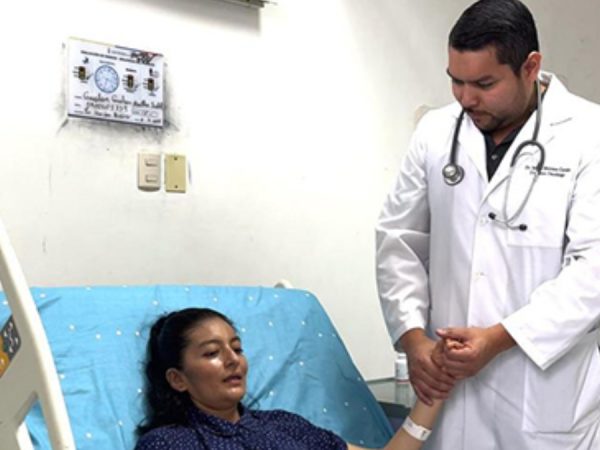 Un tumor gigante le fue extirpado a una mujer en el hospital del IESS Teodoro Maldonado Carbo, en Guayaquil. (IESS).