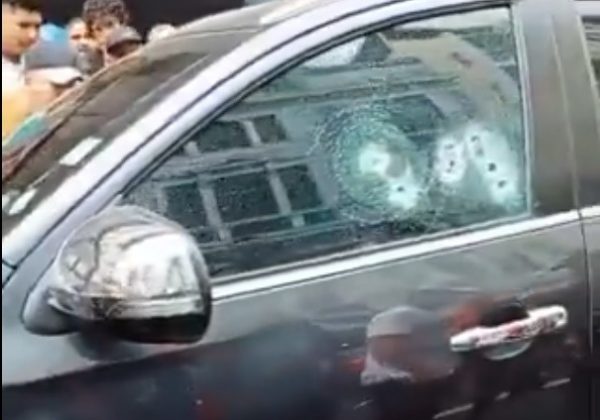 Un violento ataque armado registrado en el centro de Guayaquil terminó con la vida de un hombre.
