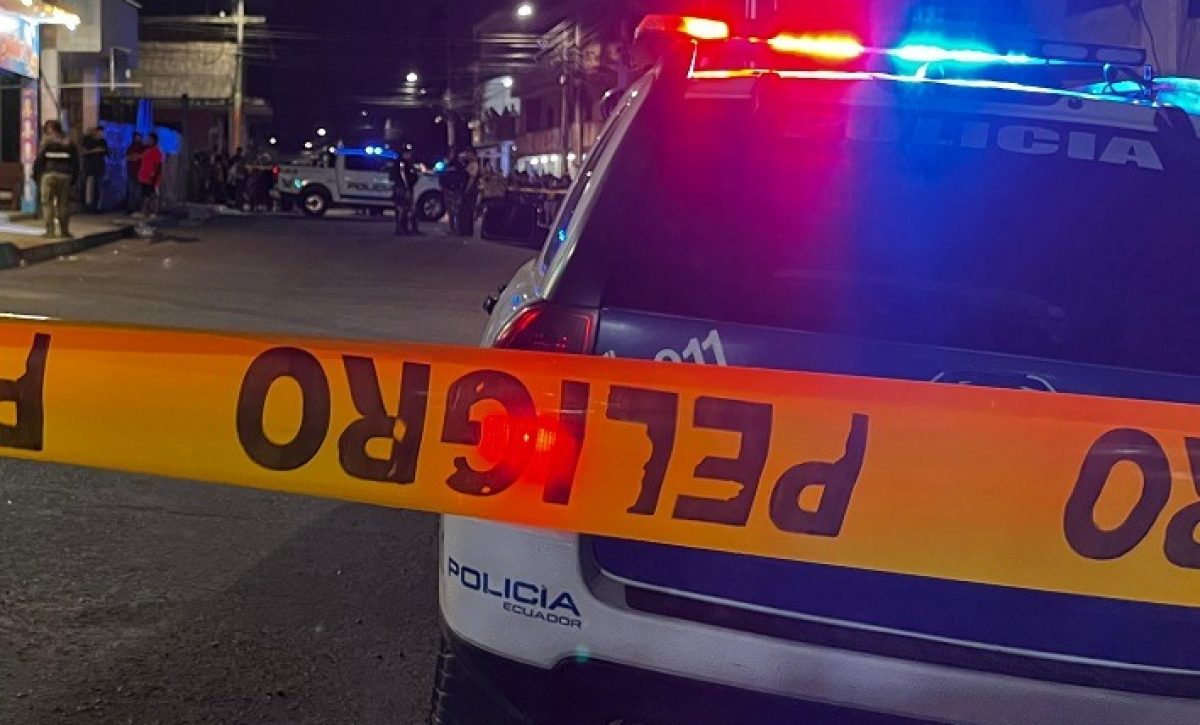 Una balacera ocurrida la noche del domingo 13 de julio en el barrio 10 de Agosto, de Manta, dejó como saldo la muerte de Luis Fernando Franco Pachay.