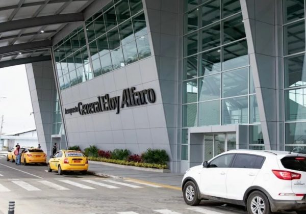 Una ciudadana portovejense, de 31 años, fue detenida en el aeropuerto Eloy Alfaro de Manta tras arribar en un vuelo procedente de Panamá.