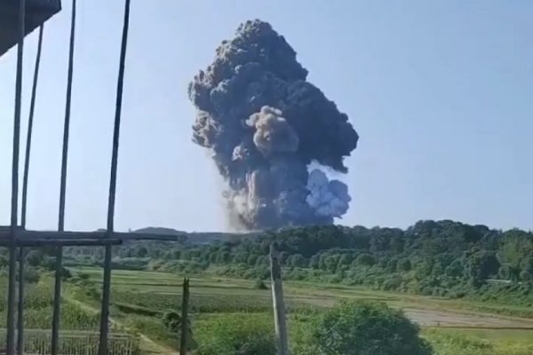 Una explosión en la fábrica de fuegos artificiales Shanzhou Fireworks Co, en China, dejó al menos una persona fallecida, seis desaparecidas y nueve heridas.