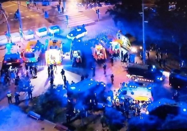 Una mujer es detenidas tras atropellar a 13 personas previo al duelo Espanyol vs FC Barcelona