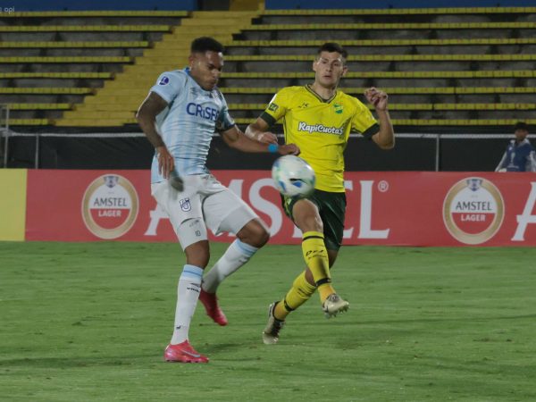 Universidad Católica busca sellar su clasificación a octavos de final ante Defensa y Justicia