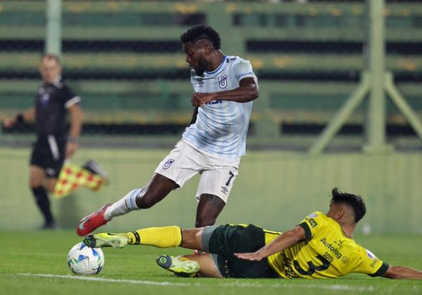 Universidad Católica empata 1-1 con Defensa y Justicia y clasifica a octavos de final