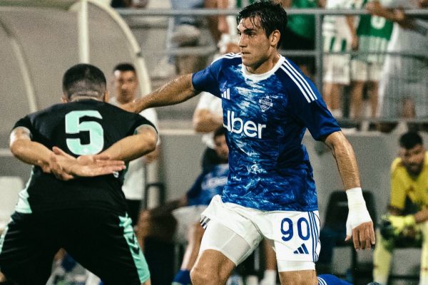 VIDEO | ¡Escándalo en amistoso! Pelea entre jugadores marcó el partido entre el Real Betis español y el Como italiano