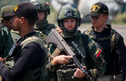 Venezuela activó este lunes la Zona de Paz N° 1 en los estados fronterizos de Táchira y Zulia, colindantes con Colombia, con el despliegue de 15 mil efectivos militares y policiales.
