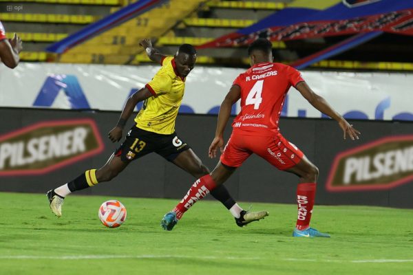Victoria de Barcelona 2-1 frente a El Nacional en el Atahualpa