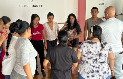 Magaly Llumipanta lideró el taller de danza movimiento terapia, que culminó el viernes 25 de julio. FOTO: La Marea.