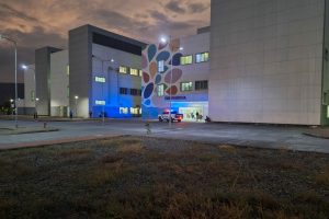 La víctima fue trasladada al Hospital de Especialidades Portoviejo donde minutos después del ataque falleció.