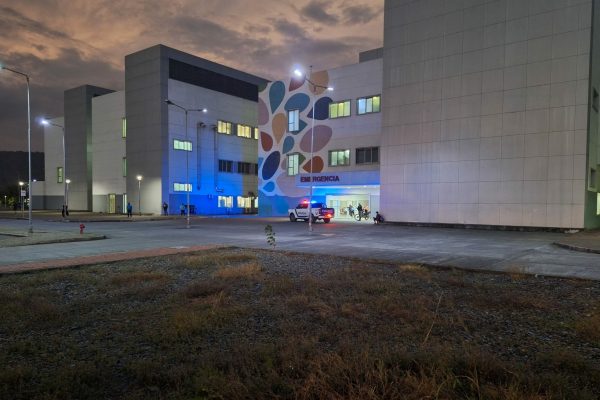 La víctima fue trasladada al Hospital de Especialidades Portoviejo donde minutos después del ataque falleció.