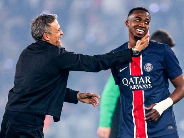 Willian Pacho destaca la confianza de Luis Enrique en su éxito con PSG