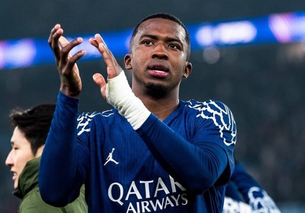 Willian Pacho entre los mejores jugadores de la Ligue 1.