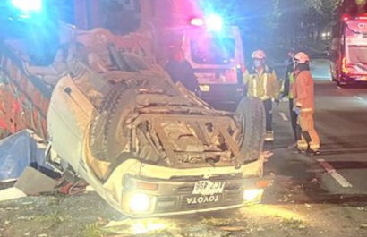 Vuelco de vehículo en la vía Cuenca-Azogues causa una muerte y un herido