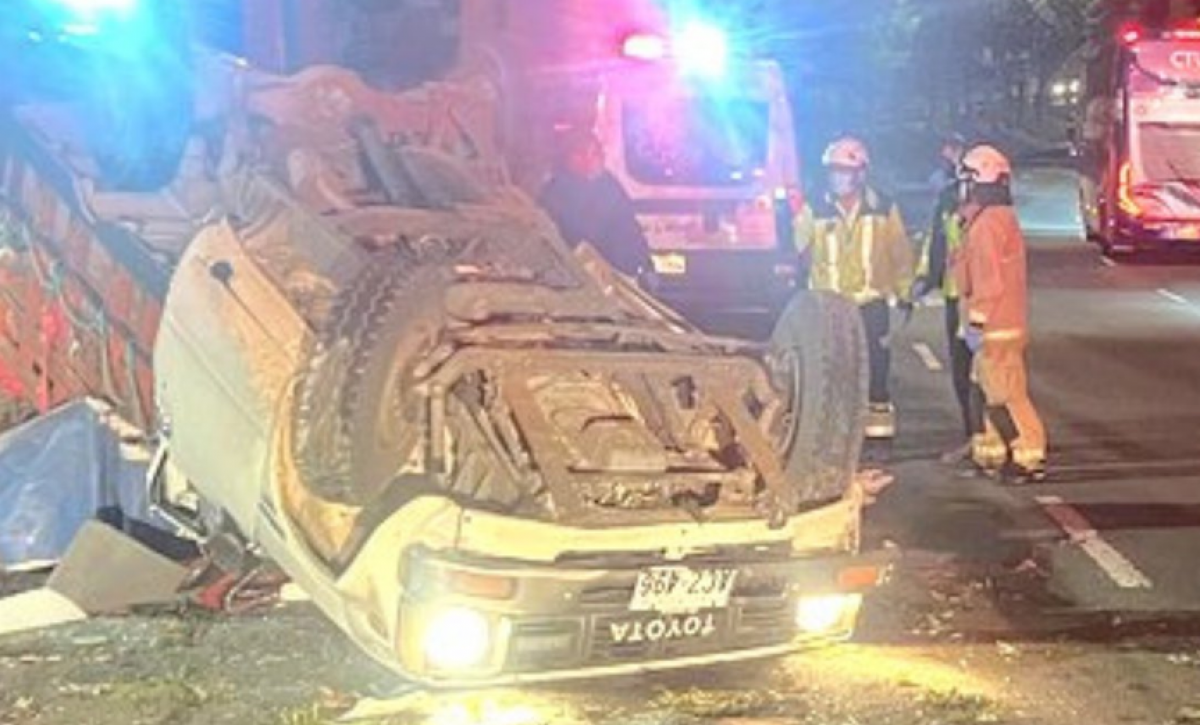 Vuelco de vehículo en la vía Cuenca-Azogues causa una muerte y un herido