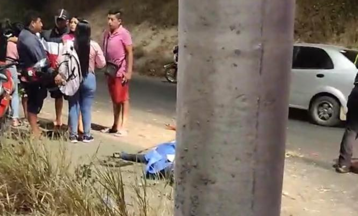 Mujer muere y su pareja queda herida tras sufrir accidente de tránsito
