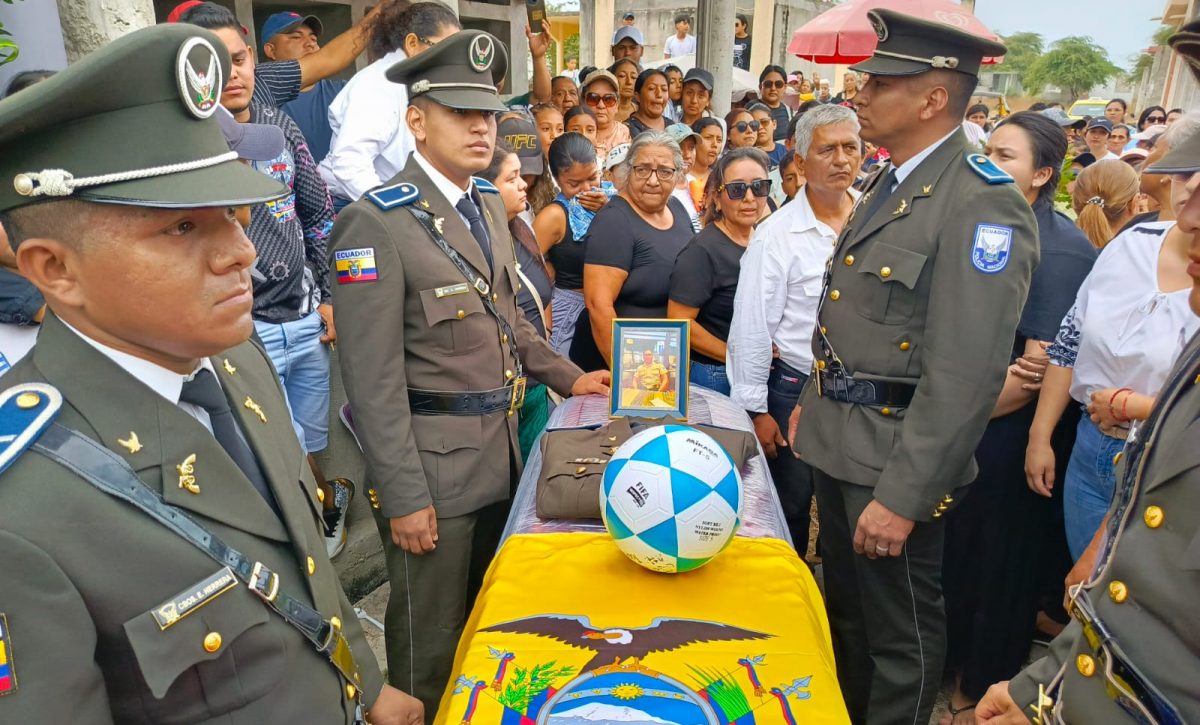 Policía fallece en accidente en Arenillas y recibe honores póstumos en Huaquillas
