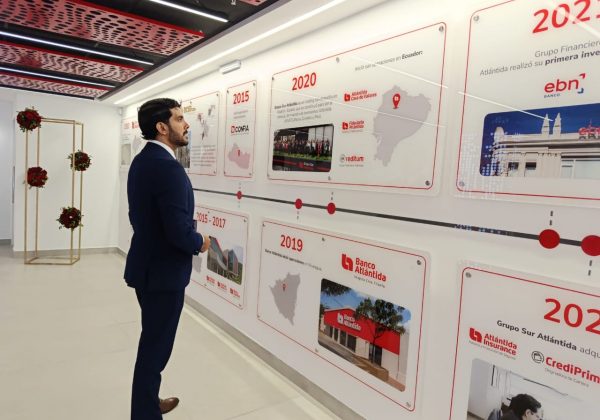 Las nuevas oficinas de Banco Antártida quedan junto al hotel Oro Verde, en Manta.