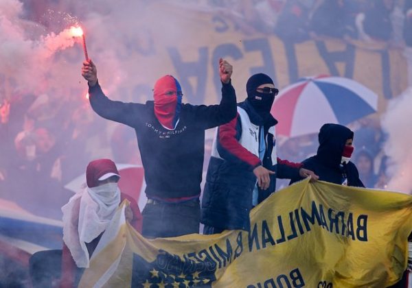 Las barras bravas, lejos de ser simples grupos de aficionados, se han convertido en un problema multifacético y de gran escala en América Latina.