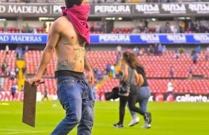 Las barras bravas han adquirido un poder considerable que desafía la estabilidad del fútbol latinoamericano.