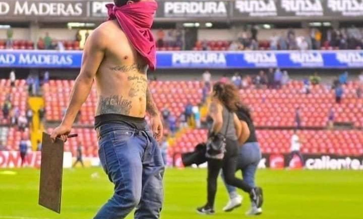 Las barras bravas han adquirido un poder considerable que desafía la estabilidad del fútbol latinoamericano.