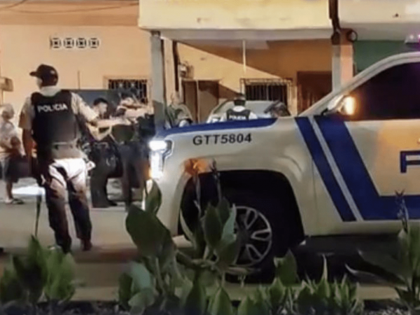 Terror en la madrugada: lanzan explosivo y amenazan a familia en Santa Rosa