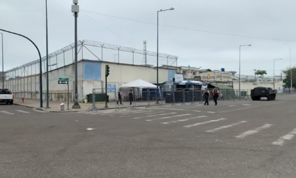 ¿Mensaje criminal? Lanzan cabeza de chancho y panfleto contra funcionarios del sistema penitenciario