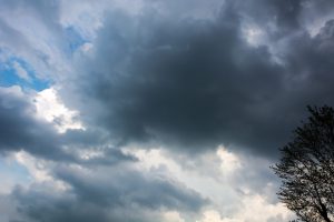 Ecuador tendrá clima nublado en la Costa y lluvias intermitentes en la Sierra este viernes 13 de junio