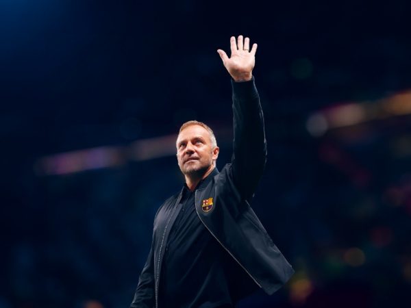 El entrenador alemán Hansi Flick, renovaría su contrato con el FC Barcelona.