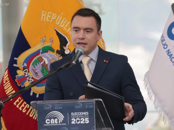 Presidente Daniel Noboa se solidariza con Miguel Uribe tras atentado en Bogotá