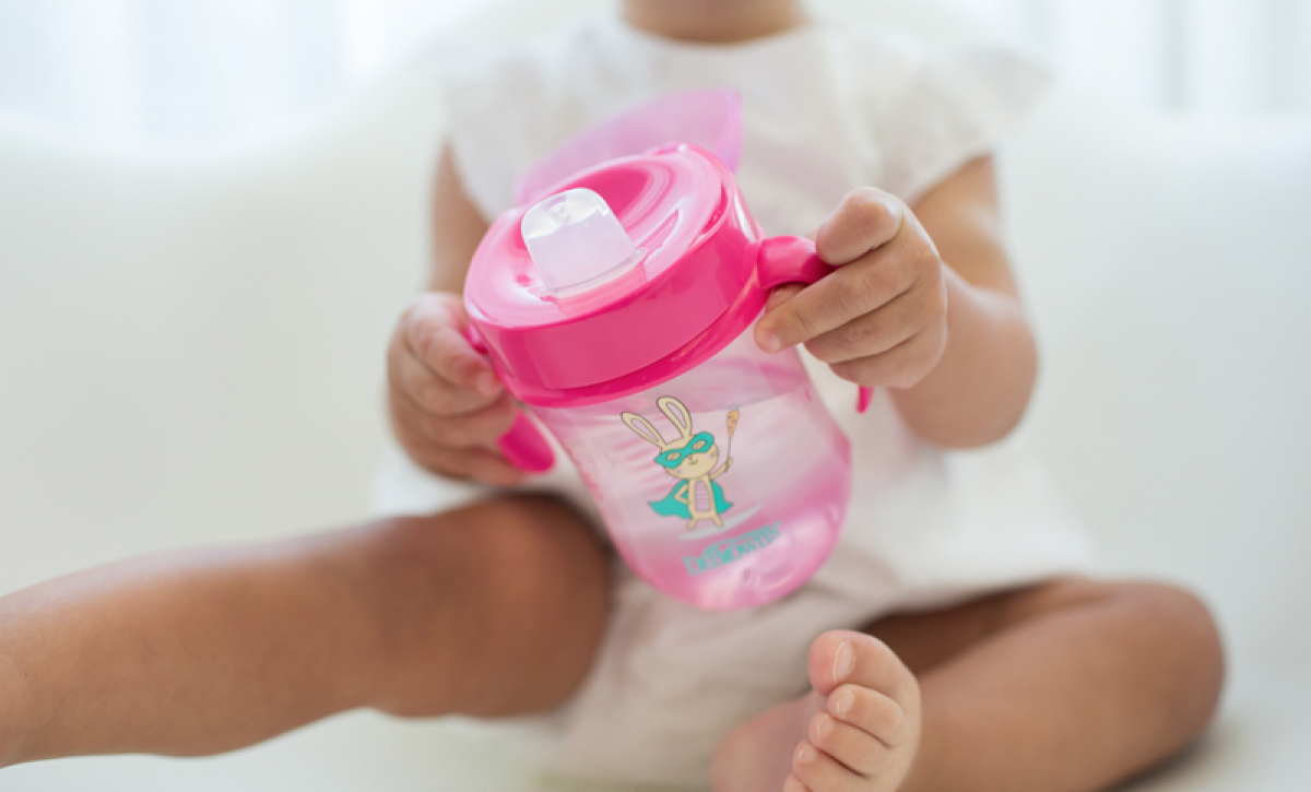 ¿Cómo quitarle el biberón a tu hijo sin que llore? Lo que dicen los expertos